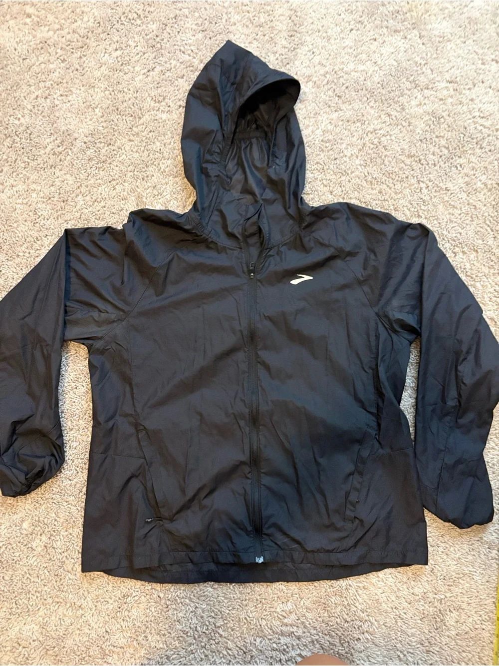 Brooks Running Women’s Black Hooded Windbreaker Jacket